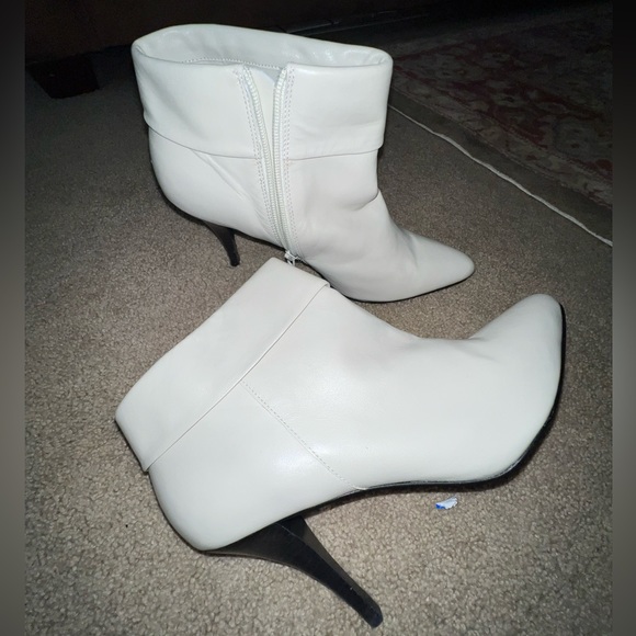 Light cream 3.5” heel ankle booties - Picture 5 of 16